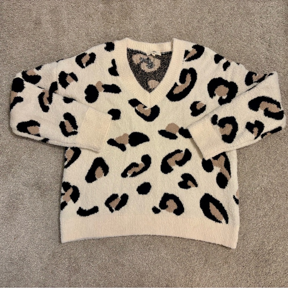 Women’s Boutique V-neck Sweater from Entro Size Medium